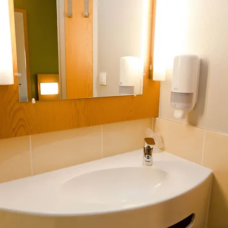 Отель B&B Hotel Wroclaw Centrum 2*